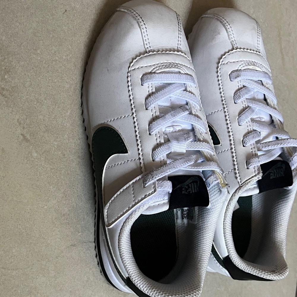Nike Kids White and Dark Green Sneakers